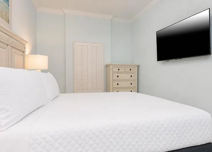 Phoenix Gulf Towers 2202 Apartment